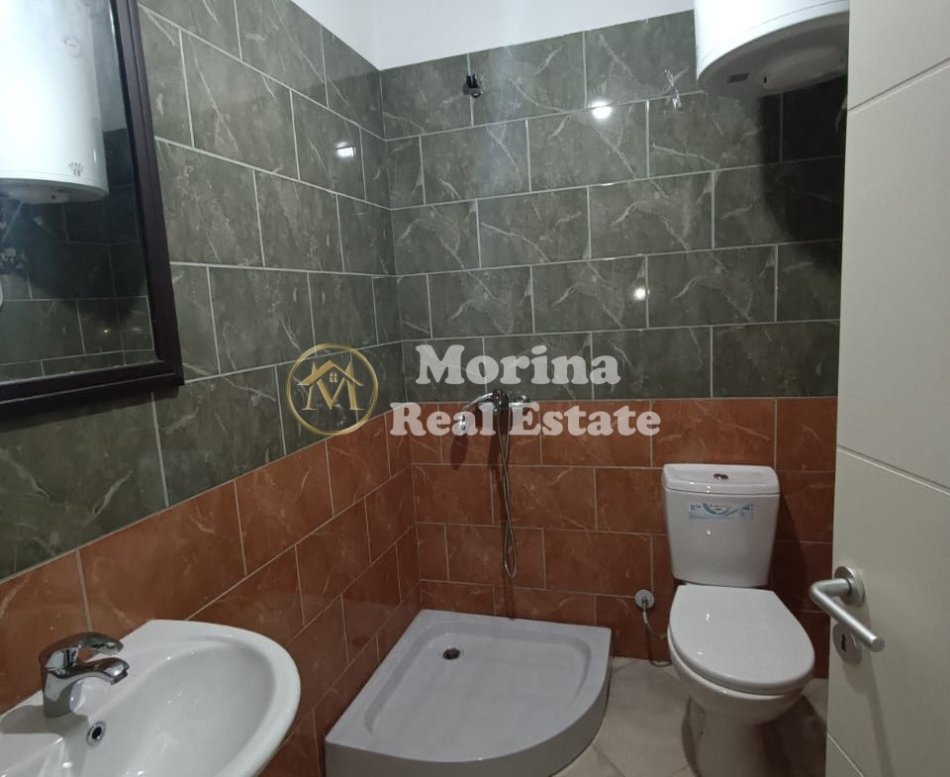Tirane, jepet me qera apartament 2+1 Kati 3, 140 m² 300 € (Kompleksi/Tom Doshit)