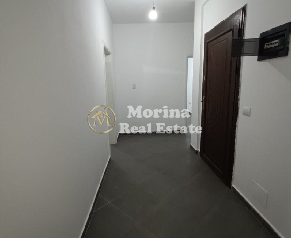 Tirane, jepet me qera apartament 2+1 Kati 3, 140 m² 300 € (Kompleksi/Tom Doshit)