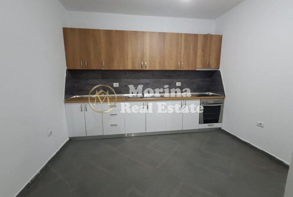 Tirane, jepet me qera apartament 2+1 Kati 3, 140 m² 300 € (Kompleksi/Tom Doshit)