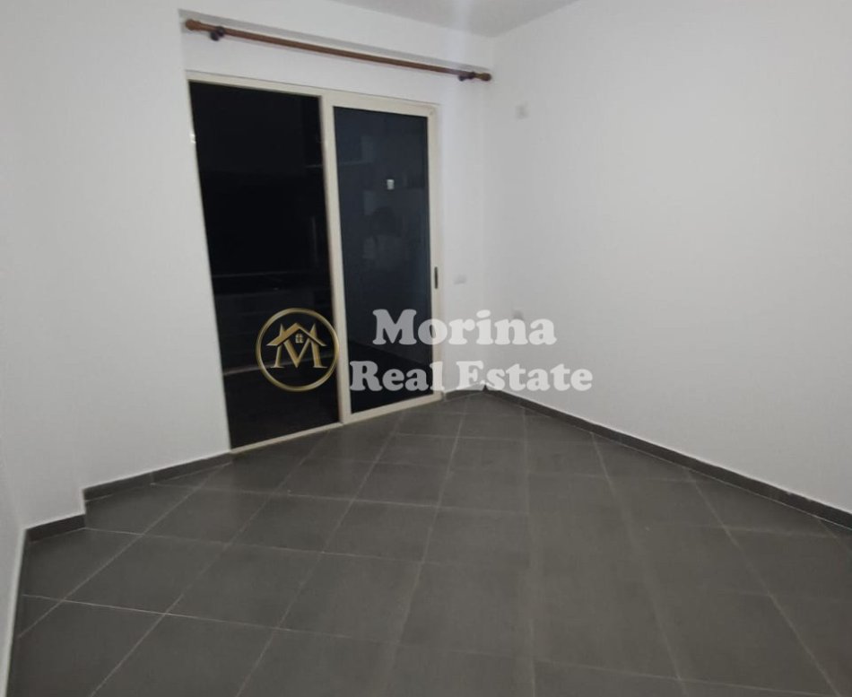Tirane, jepet me qera apartament 2+1 Kati 3, 140 m² 300 € (Kompleksi/Tom Doshit)