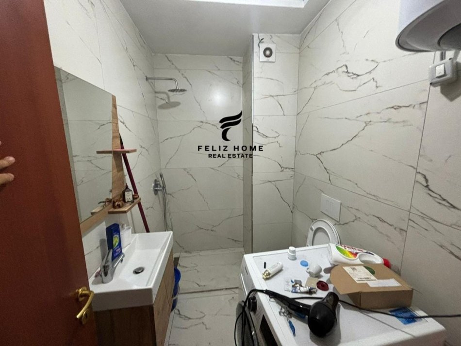 Tirane, jepet me qera apartament 1+1+Ballkon Kati 2, 50 m² 600 € (ZOGU I ZI)