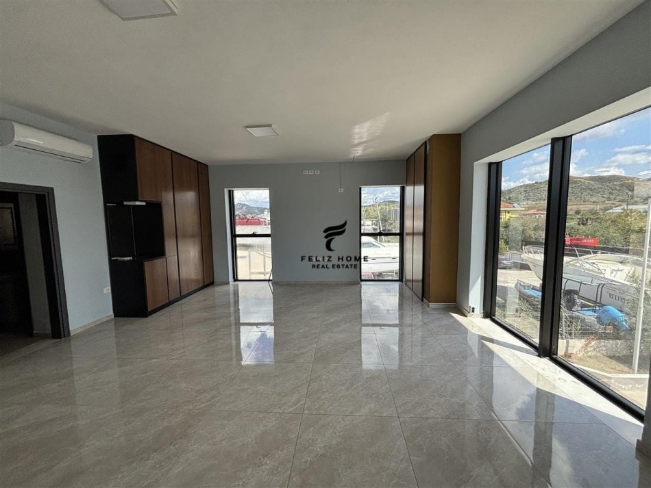 Tirane, jepet me qera magazine Kati 0, 1.100 m² 5.500 € (VORE)