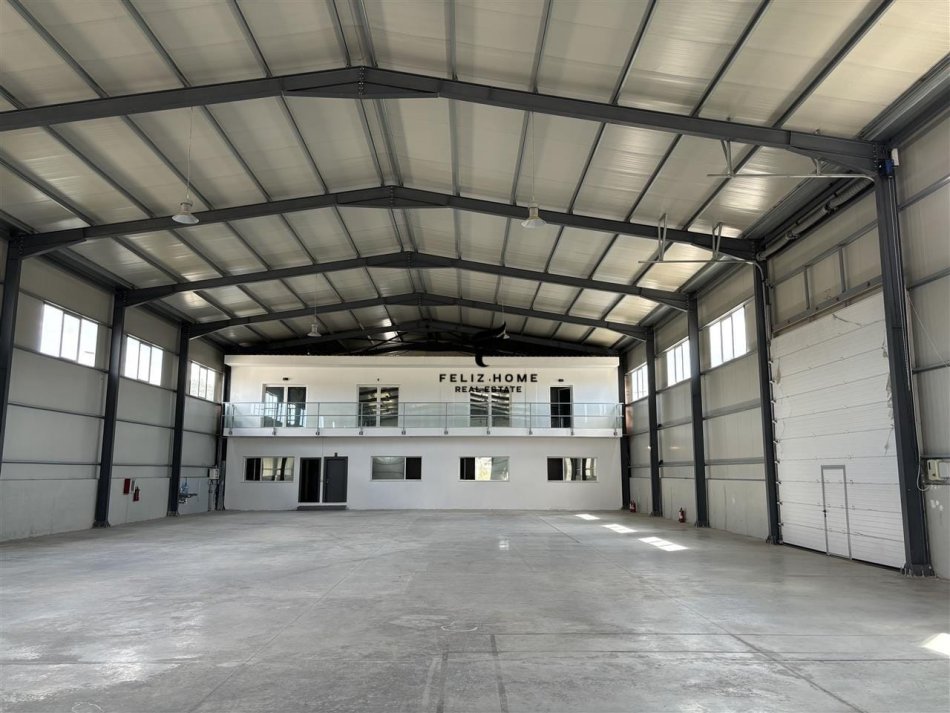 Tirane, jepet me qera magazine Kati 0, 1.100 m² 5.500 € (VORE)