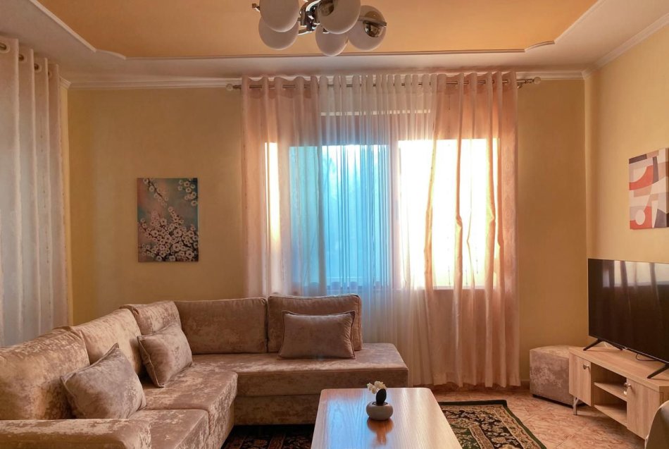 Tirane, jepet me qera apartament 2+1+Ballkon Kati 9, 90 m² 700 € (Stacioni i Trenit)