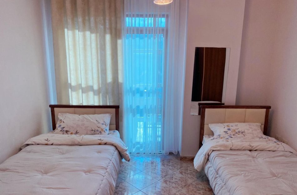 Tirane, jepet me qera apartament 2+1+Ballkon Kati 9, 94 m² 700 € (Stacioni i Trenit)
