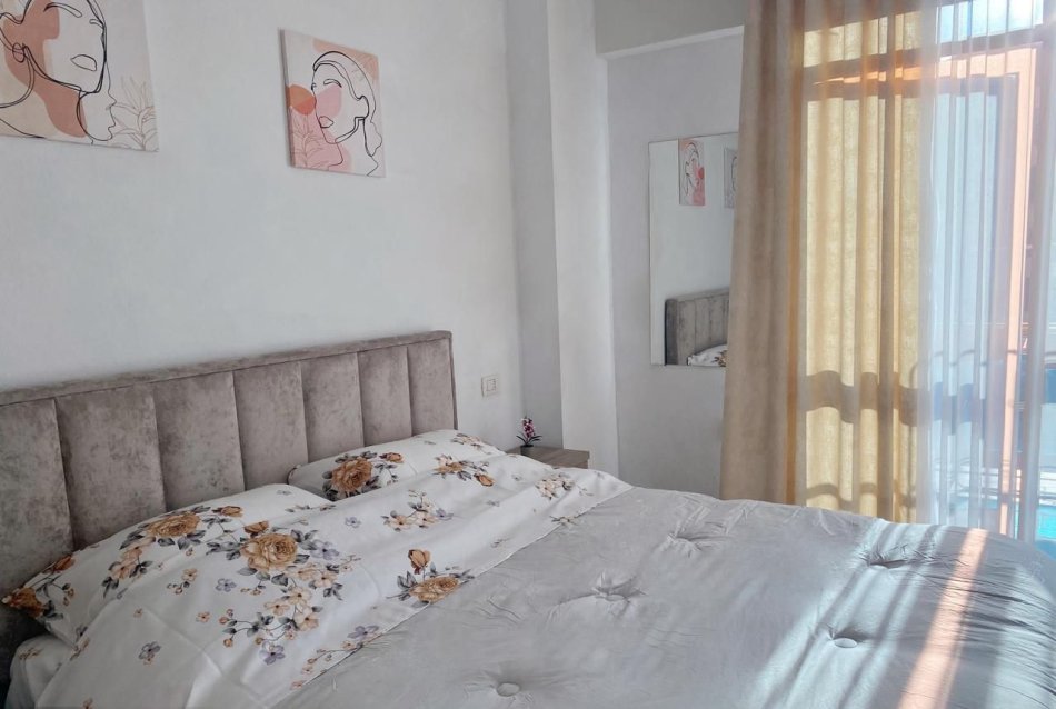 Tirane, jepet me qera apartament 2+1+Ballkon Kati 9, 94 m² 700 € (Stacioni i Trenit)