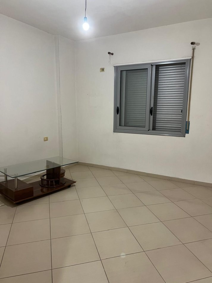 Vlore, jepet me qera apartament 2+1+Ballkon Kati 4, 110 m² 250 € (Transballkanike) rv45364