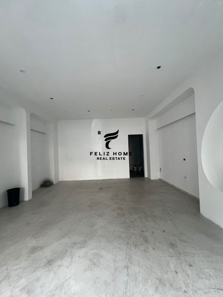 Tirane, jepet me qera dyqan Kati 0, 60 m² 500 € (ALI DEMI)