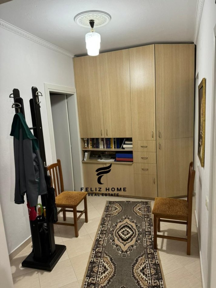 Tirane, jepet me qera apartament 1+1 Kati 5, 55 m² 400 € (LAPRAKE)