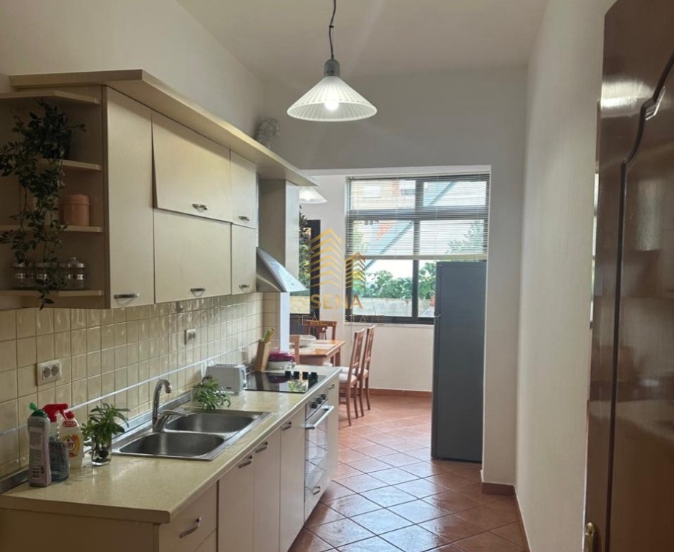 Tirane, jepet me qera Vile 2+1 Kati 2, 100 m² 600 € (Rruga Dhimiter Kamarda)