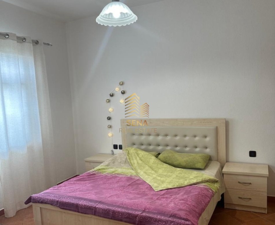 Tirane, jepet me qera Vile 2+1 Kati 2, 100 m² 600 € (Rruga Dhimiter Kamarda)