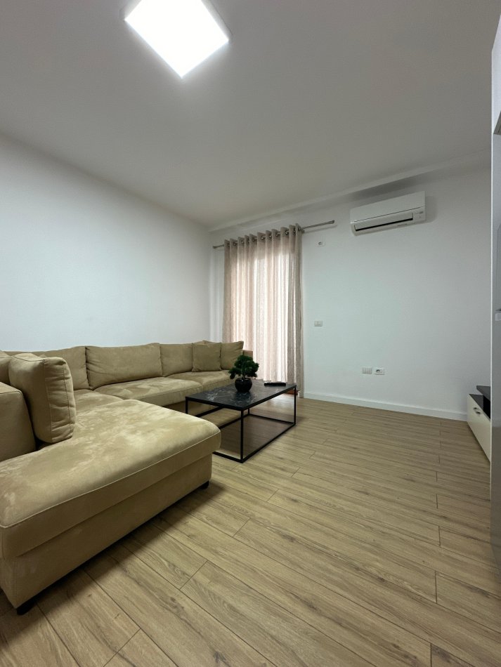 Tirane, shitet apartament 1+1 Kati 3, 83 m² 126.000 € (Stacioni Fundit i Tiranes se Re)