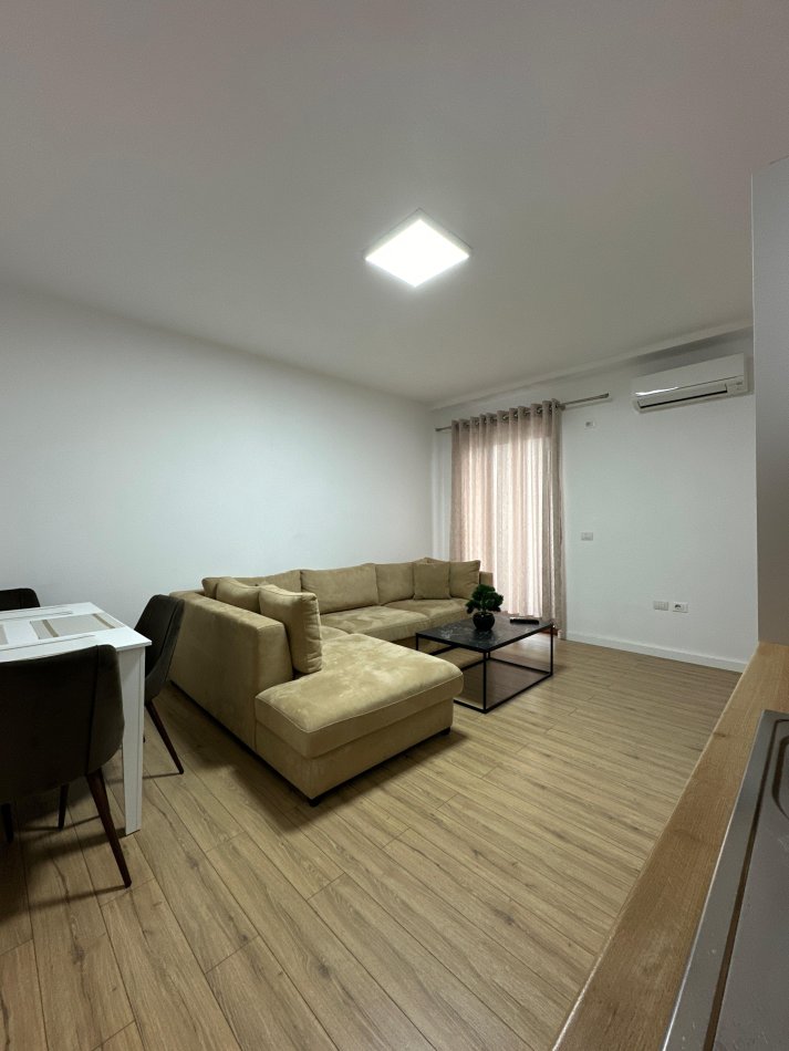Tirane, shitet apartament 1+1 Kati 3, 83 m² 126.000 € (Stacioni Fundit i Tiranes se Re)