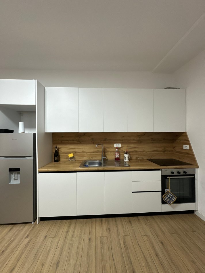 Tirane, shitet apartament 1+1 Kati 3, 83 m² 126.000 € (Stacioni Fundit i Tiranes se Re)