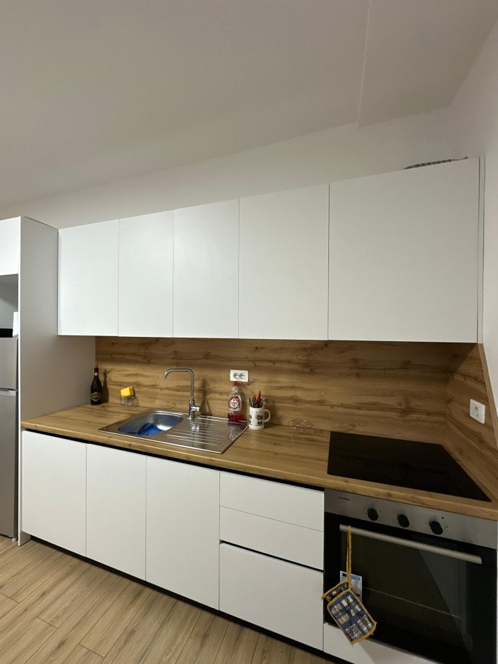 Tirane, shitet apartament 1+1 Kati 3, 83 m² 126.000 € (Stacioni Fundit i Tiranes se Re)