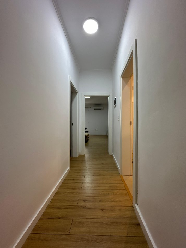 Tirane, shitet apartament 1+1 Kati 3, 83 m² 126.000 € (Stacioni Fundit i Tiranes se Re)