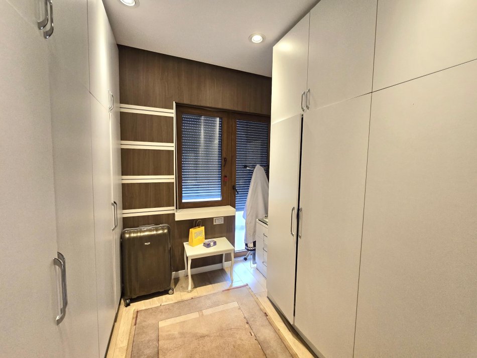 Me Qera: 2+1+2wc & 3 Ballkone ++ Post Parkimi  ( Gjigand | 200m2 ) 📍TE SELVIA - Perballe Kompleksit Halili(1.500 €)