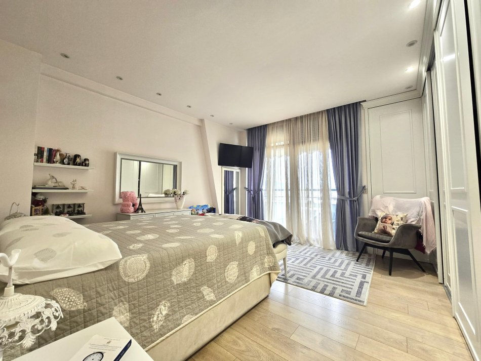 Me Qera: 2+1+2wc & 3 Ballkone ++ Post Parkimi  ( Gjigand | 200m2 ) 📍TE SELVIA - Perballe Kompleksit Halili(1.500 €)