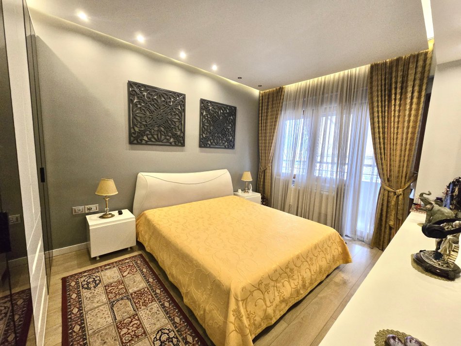 Me Qera: 2+1+2wc & 3 Ballkone ++ Post Parkimi  ( Gjigand | 200m2 ) 📍TE SELVIA - Perballe Kompleksit Halili(1.500 €)