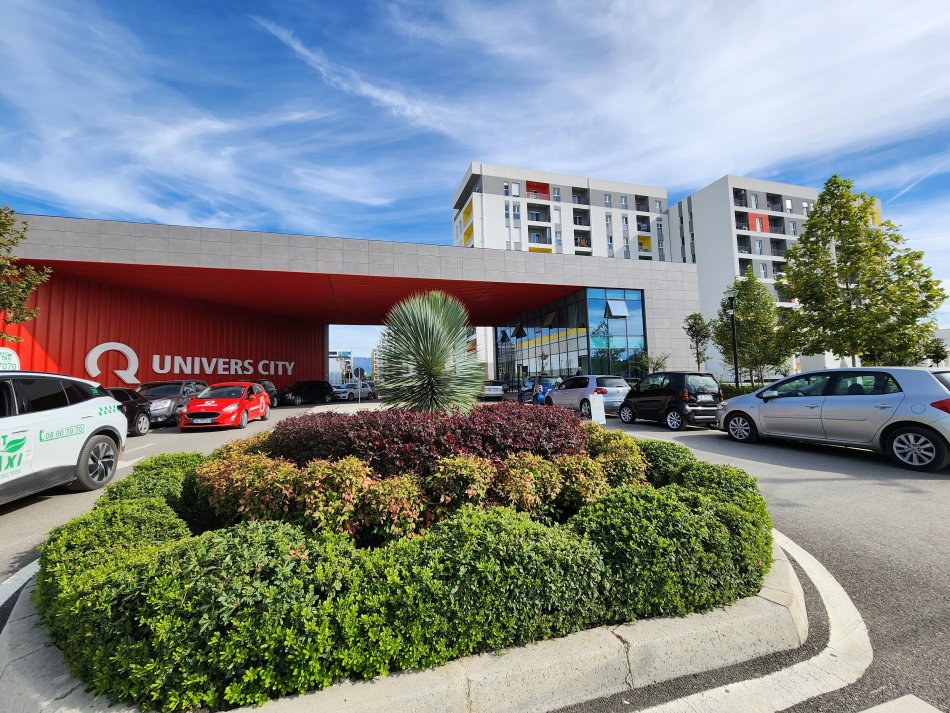 Shitet: 2+1& 1 Ballkone +1P.PARKIMI (Cmim Extra)📍Rezidenca Univers City - Pranë QTU ( 94.680 € )