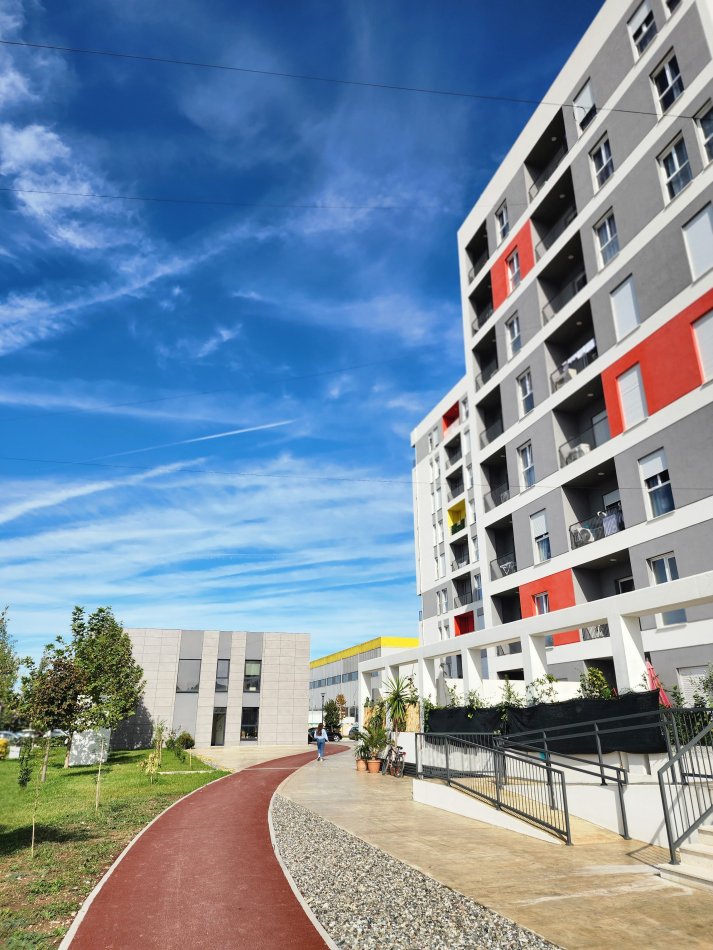 Shitet: 2+1& 1 Ballkone +1P.PARKIMI (Cmim Extra)📍Rezidenca Univers City - Pranë QTU ( 94.680 € )