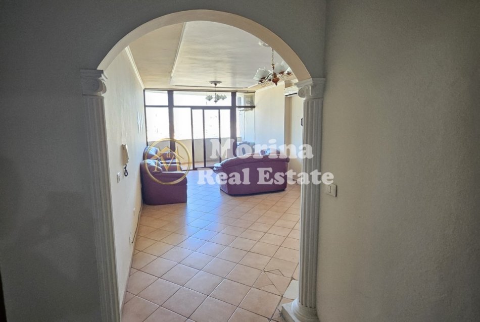 Tirane, jepet me qera apartament 1+1 Kati 11, 80 m² 500 € (Rruga Kavajes)