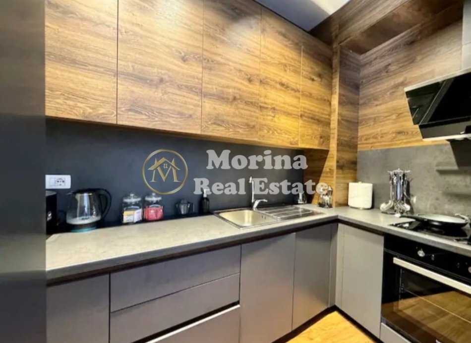 Tirane, jepet me qera apartament 1+1 Kati 7, 70 m² 700 € (Rruga Barrikadave)