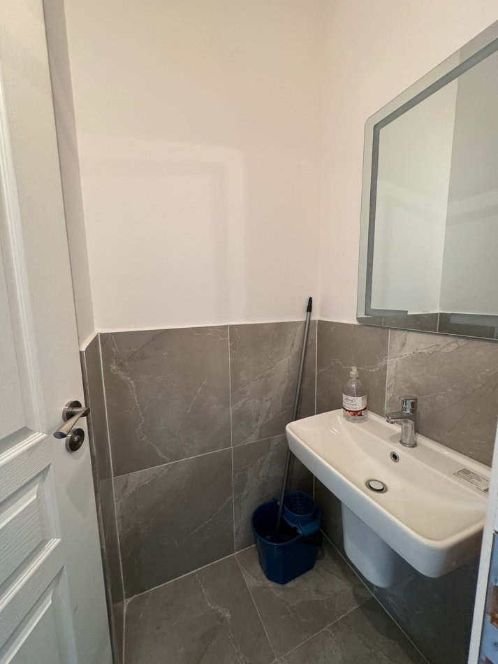 Tirane, jepet me qera ambjent biznesi Kati 0, 42 m² 500 € (Kongresi Manastirit)