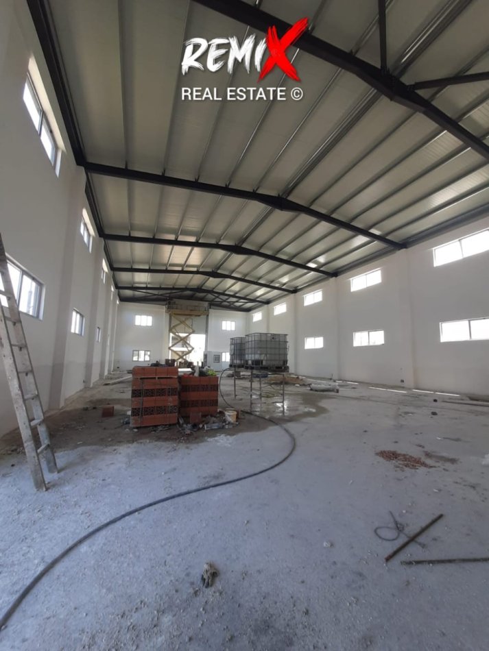 Durres, jepet me qera magazine Kati 1, 1.050 m² 2.000 € 