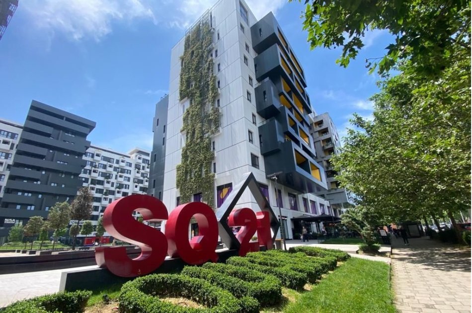 Tirane, jepet me qera garazh Kati -1, 19 m² 100 € (Kompleksi Square 21, Rruga e Kavajes)