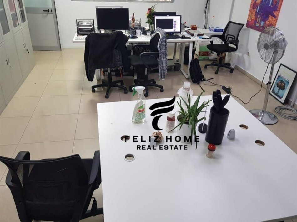 Tirane, jepet me qera dyqan Kati 0, 650 m² 650 € (RRUGA E KAVAJES)
