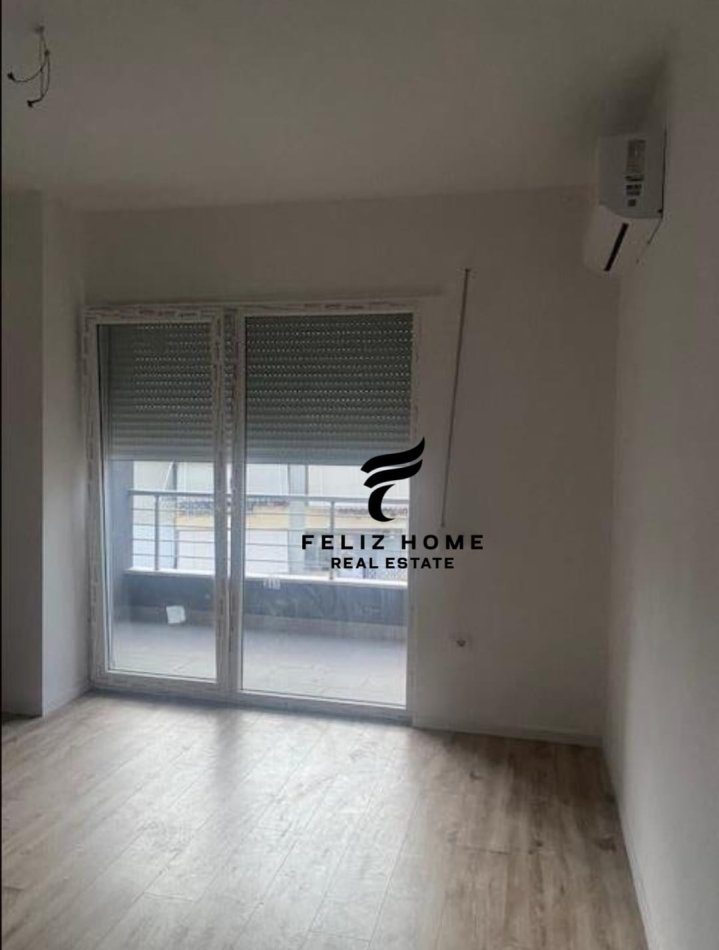 Tirane, jepet me qera zyre Kati 7, 65 m² 650 € (KOMUNA E PARISIT)