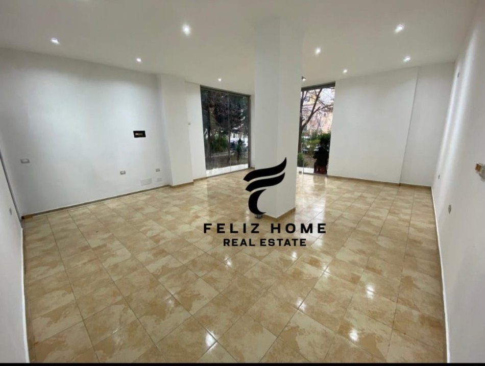 Tirane, jepet me qera dyqan Kati 0, 60 m² 400 € (YZBERISHT)