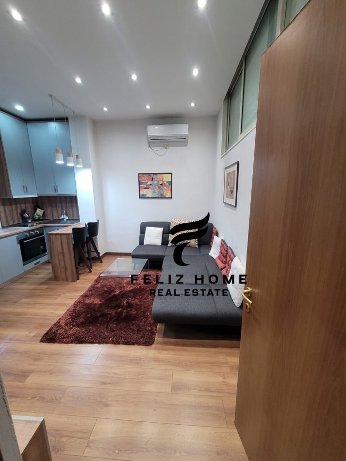 Tirane, jepet me qera apartament 1+1+Ballkon Kati 1, 60 m² 600 € (QENDER)