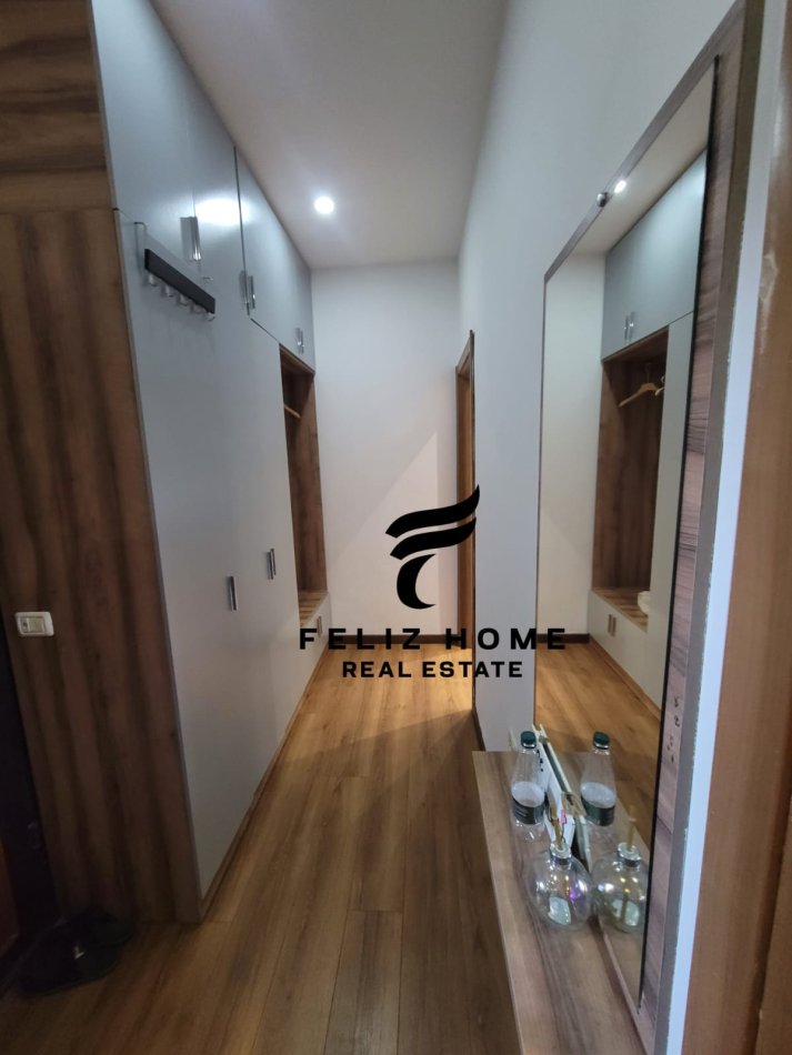 Tirane, jepet me qera apartament 1+1+Ballkon Kati 1, 60 m² 600 € (QENDER)
