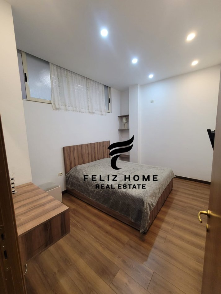 Tirane, jepet me qera apartament 1+1+Ballkon Kati 1, 60 m² 600 € (QENDER)
