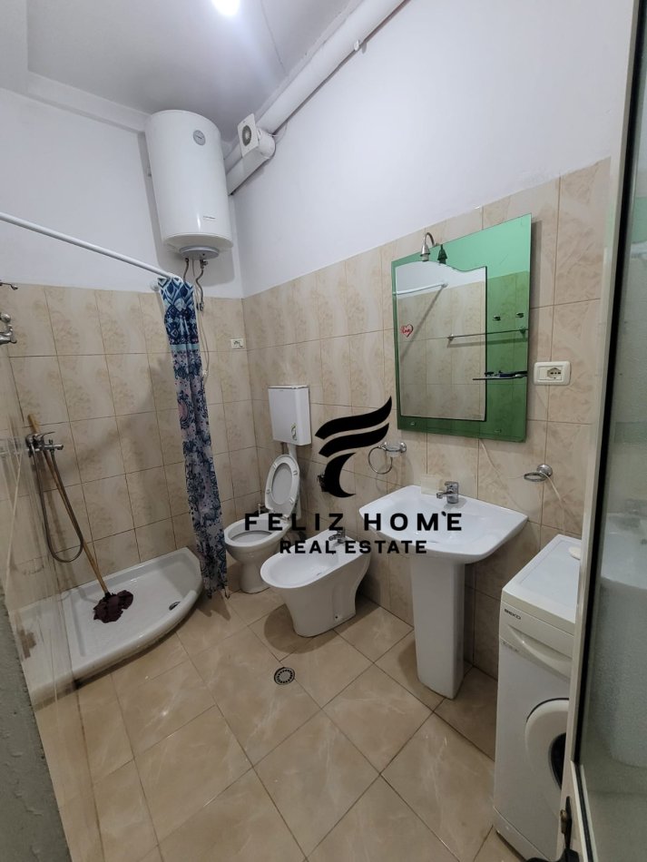 Tirane, jepet me qera apartament 1+1+Ballkon Kati 1, 70 m² 600 € (QENDER)