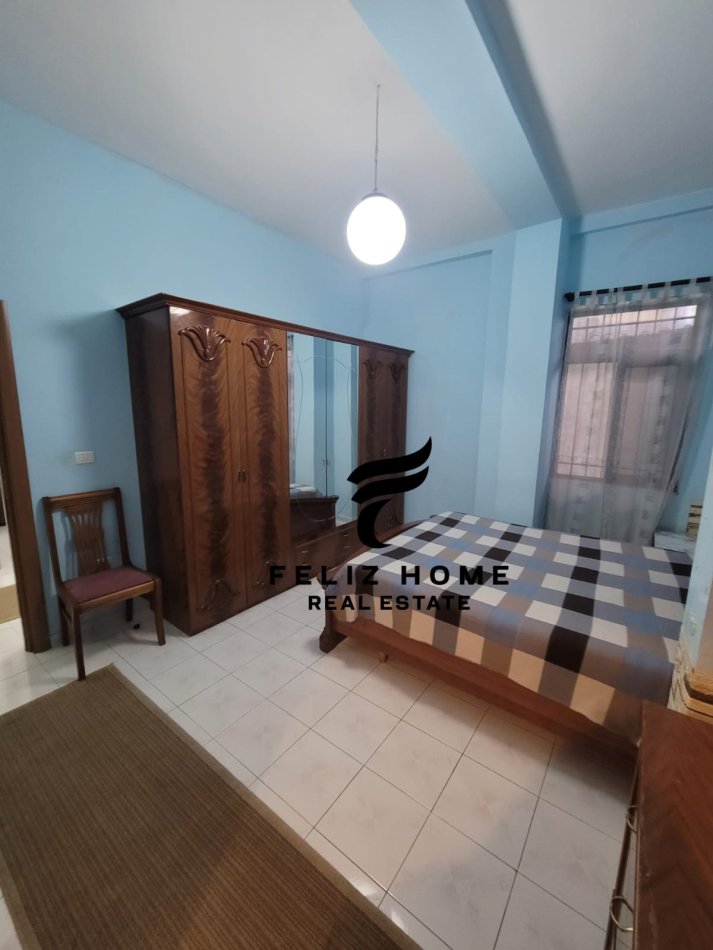 Tirane, jepet me qera apartament 1+1+Ballkon Kati 1, 70 m² 600 € (QENDER)