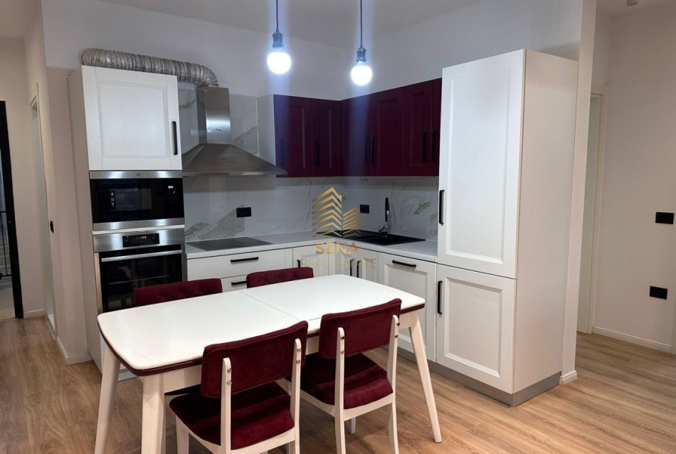 Tirane, jepet me qera apartament 2+1+Ballkon Kati 9, 105 m² 700 € (Rruga DON BOSKO)