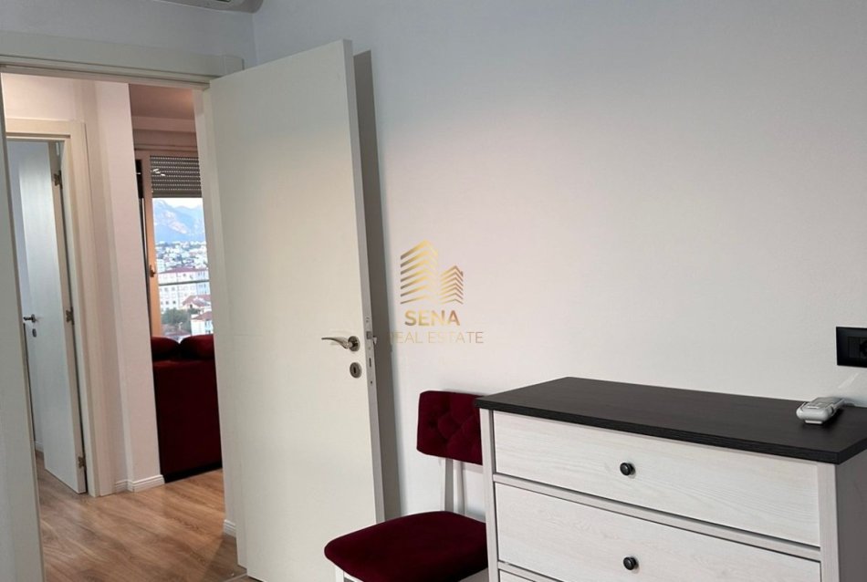 Tirane, jepet me qera apartament 2+1+Ballkon Kati 9, 105 m² 700 € (Rruga DON BOSKO)