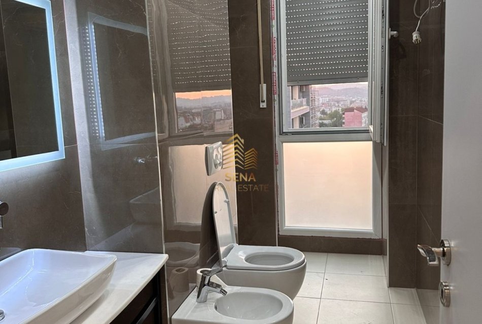 Tirane, jepet me qera apartament 2+1+Ballkon Kati 9, 105 m² 700 € (Rruga DON BOSKO)