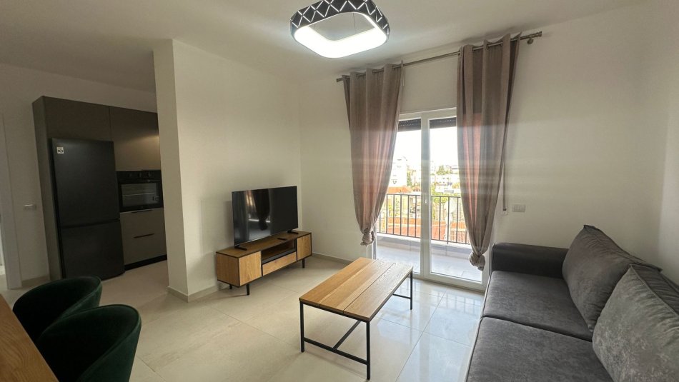 Tirane, jepet me qera apartament 1+1 Kati 4, 70 m² 550 € (Rruga Bardhyl)