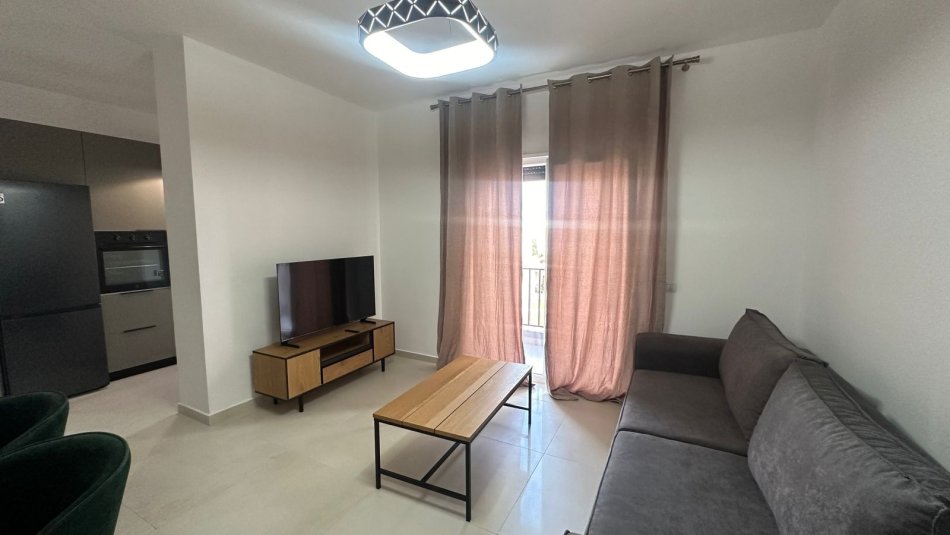 Tirane, jepet me qera apartament 1+1 Kati 4, 70 m² 550 € (Rruga Bardhyl)