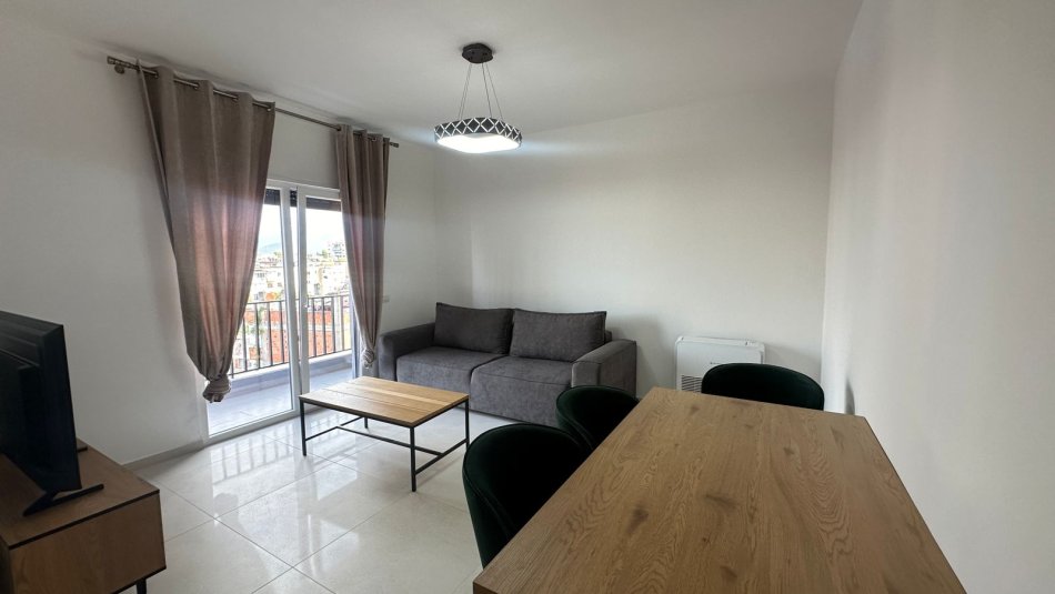 Tirane, jepet me qera apartament 1+1 Kati 4, 70 m² 550 € (Rruga Bardhyl)