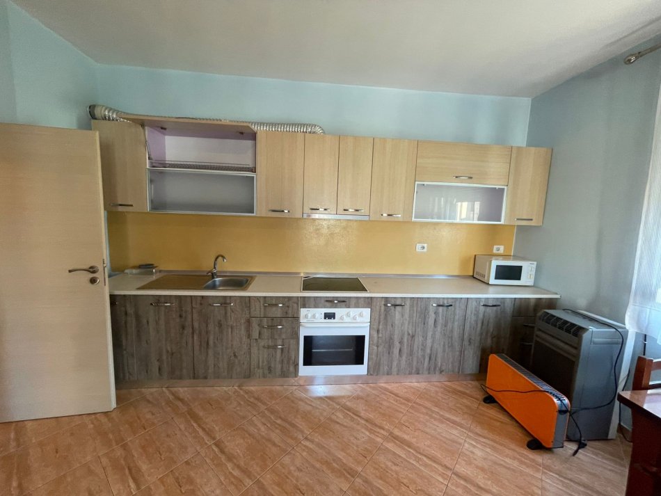 Tirane, jepet me qera apartament 1+1 Kati 3, 70 m² 450 € (Oxhaku)