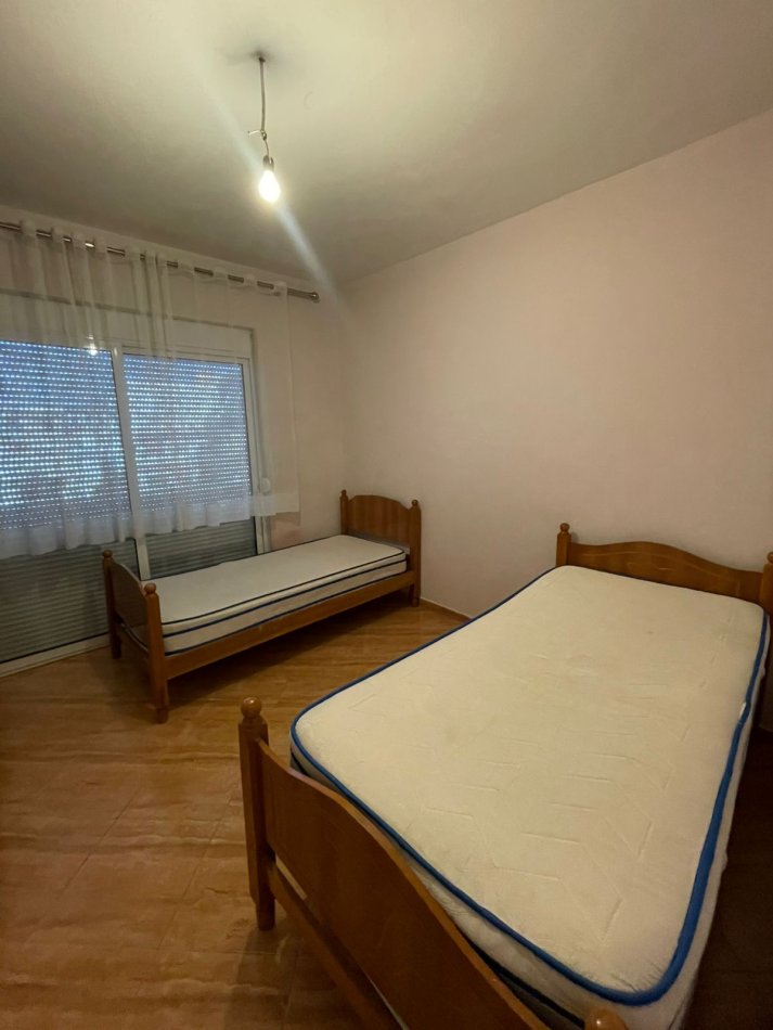 Tirane, jepet me qera apartament 1+1 Kati 3, 70 m² 450 € (Oxhaku)