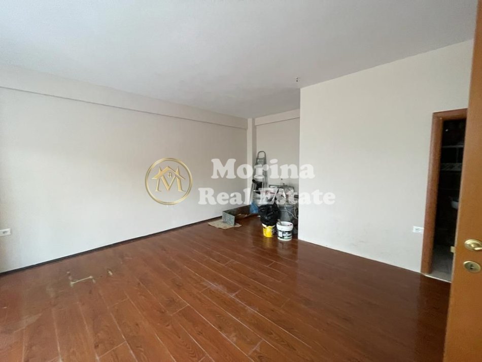 Tirane, jepet me qera ambjent biznesi Kati 2, 80 m² 700 € (Mine Peza)
