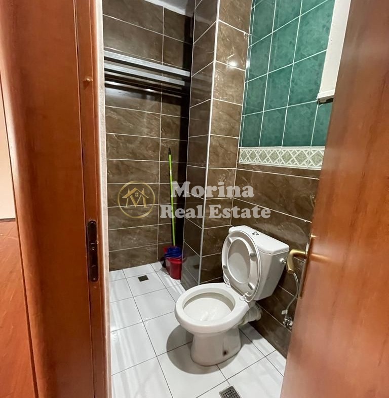 Tirane, jepet me qera ambjent biznesi Kati 2, 80 m² 700 € (Mine Peza)