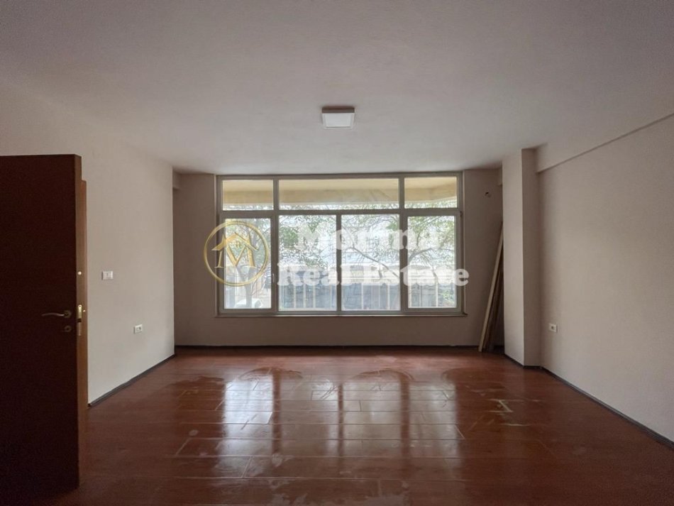Tirane, jepet me qera ambjent biznesi Kati 2, 80 m² 700 € (Mine Peza)