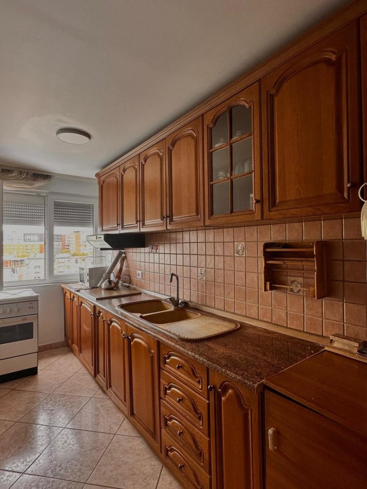 Tirane, shitet apartament 3+1 Kati 6, 141 m² 210.000 € (SELITE)